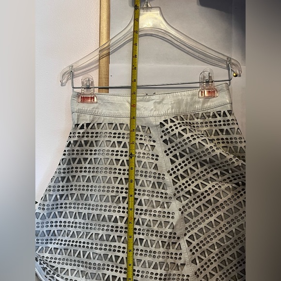 White Leather Double Layer Cutout Skirt. - Picture 5 of 7